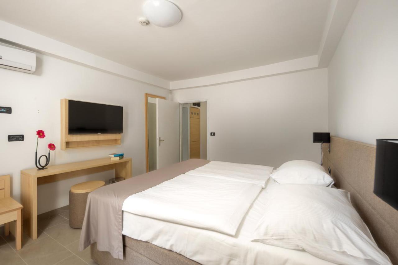 Hotel Delfin オミサリ エクステリア 写真
