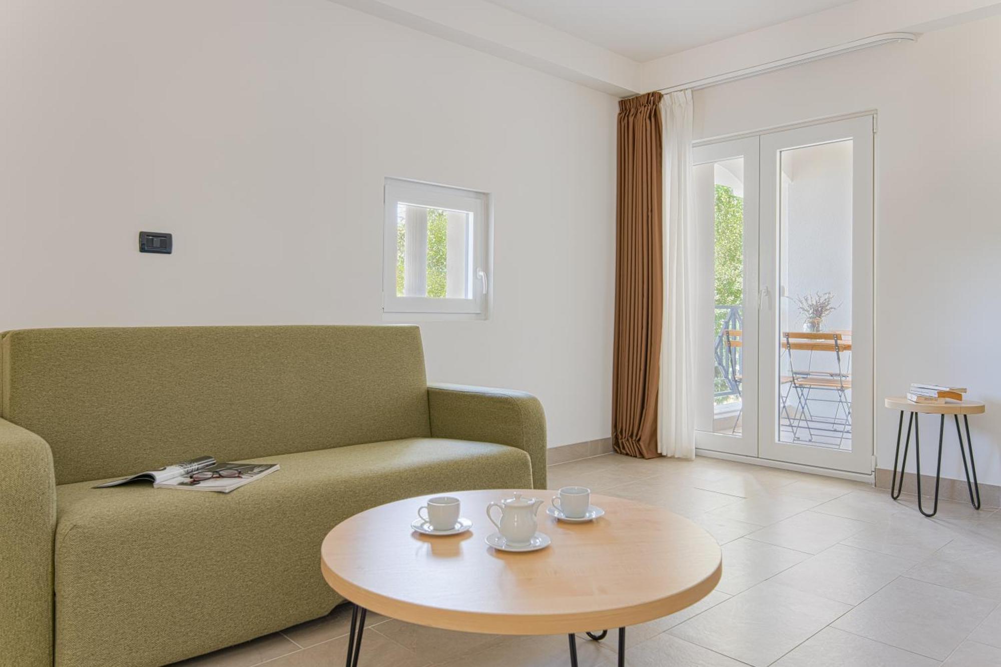 Hotel Delfin オミサリ エクステリア 写真